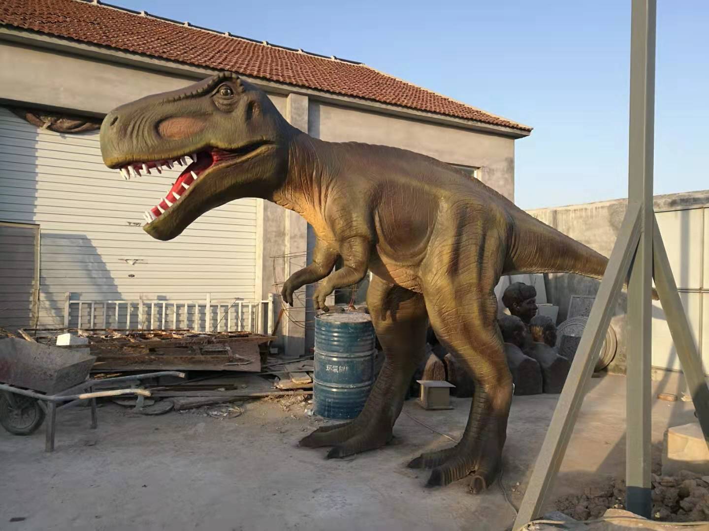 恐龍雕塑項目部分完工，出廠安裝（組圖）。